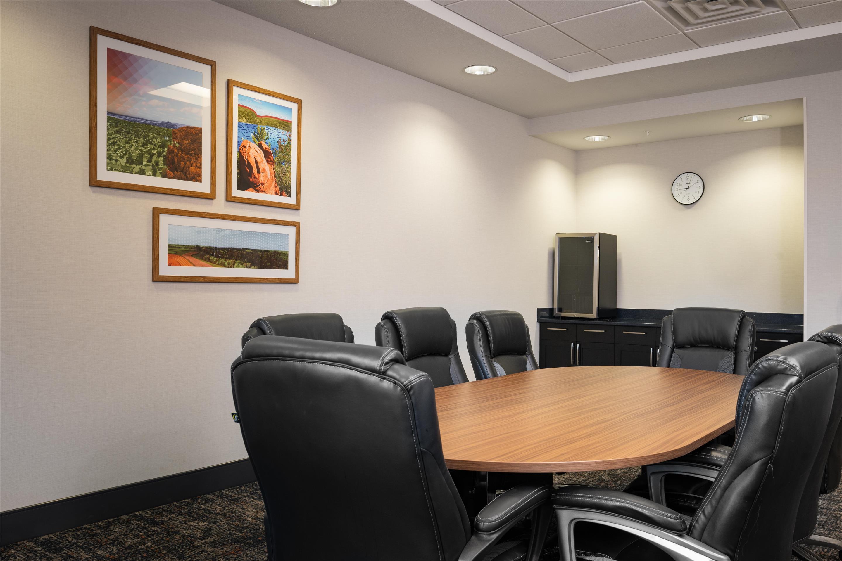 Meeting Room | Hampton Inn & Suites La Crosse Downtown