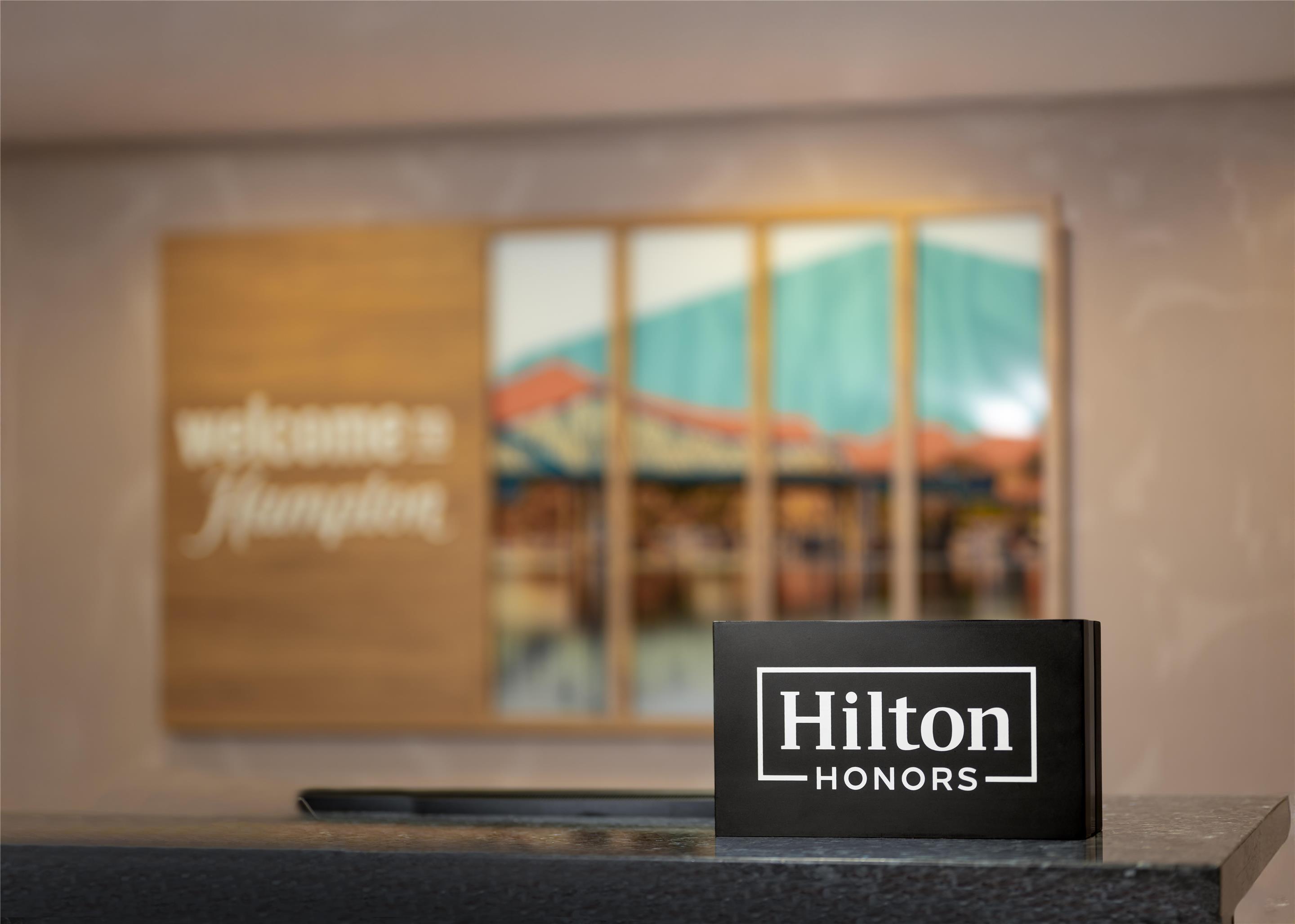Reception | Hampton Inn & Suites La Crosse Downtown