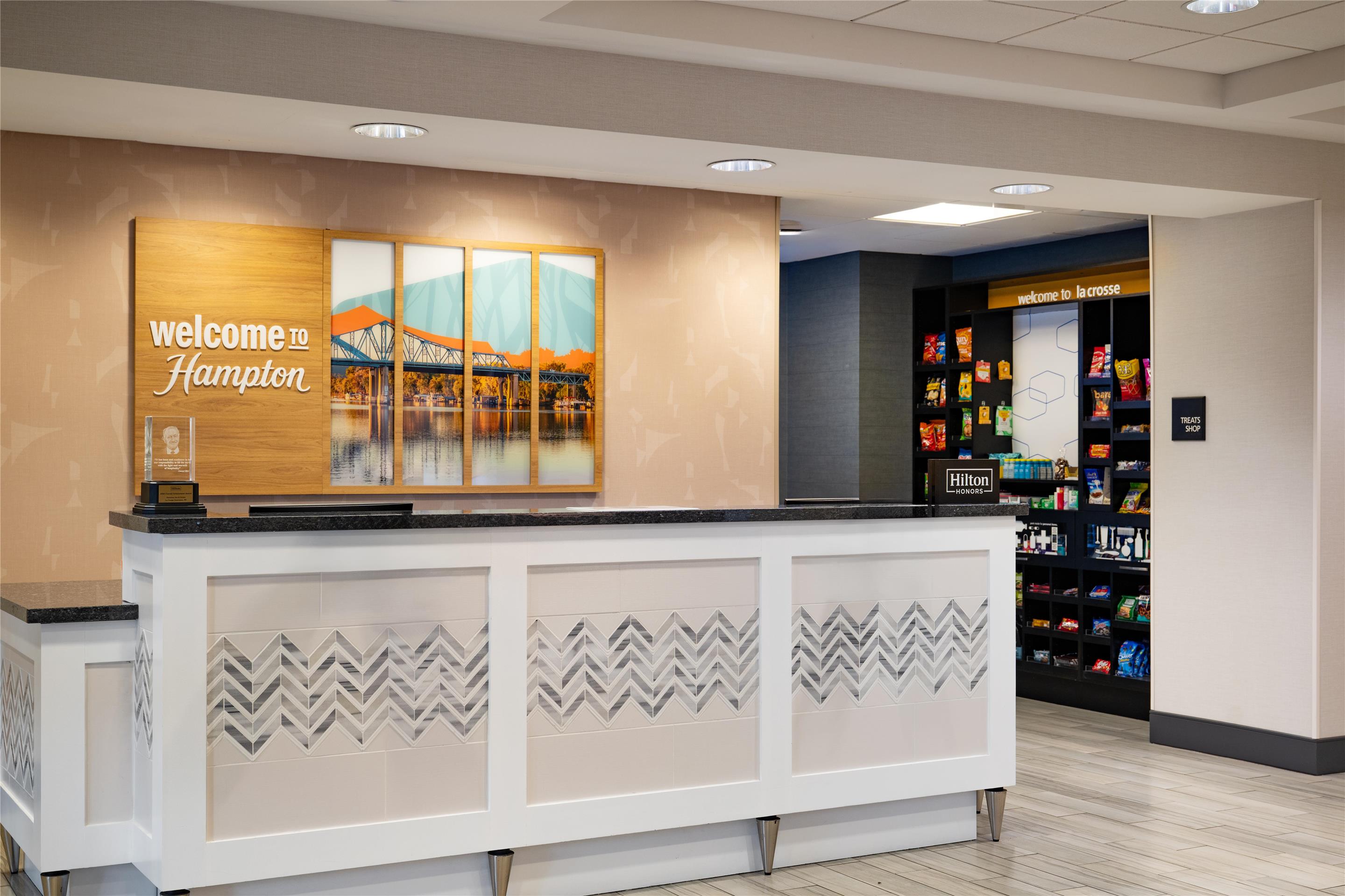 Reception | Hampton Inn & Suites La Crosse Downtown