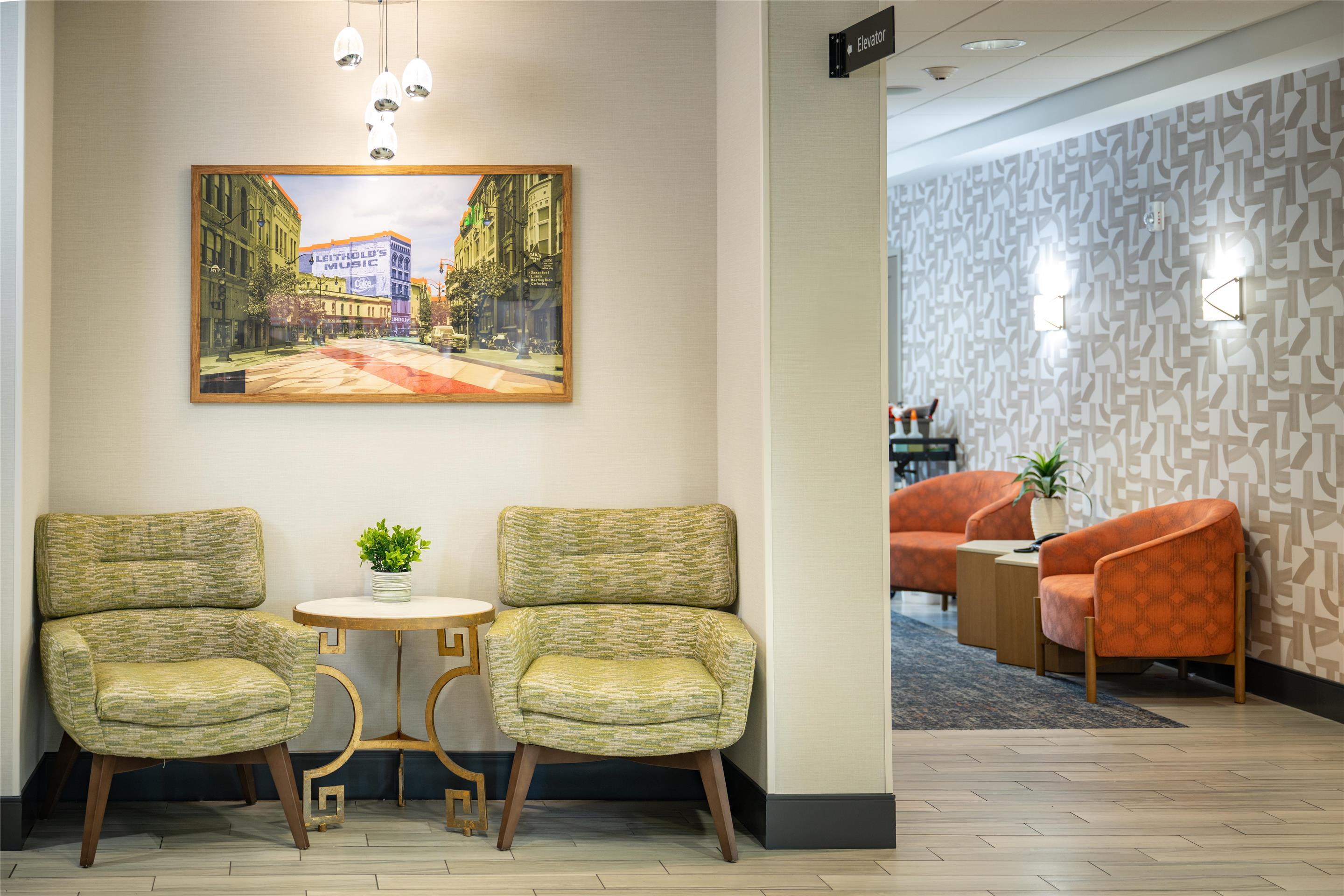 Lobby | Hampton Inn & Suites La Crosse Downtown