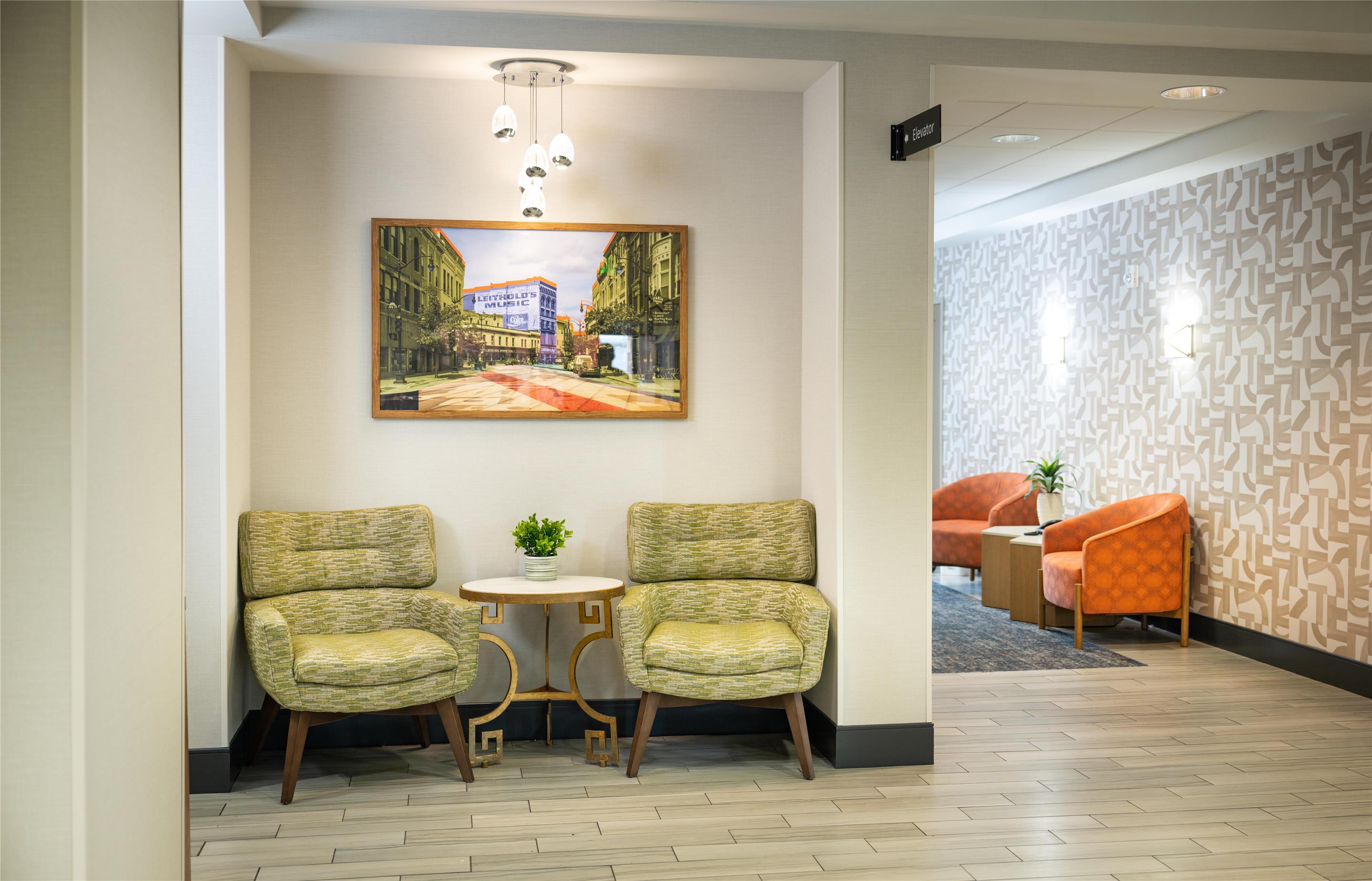 Lobby | Hampton Inn & Suites La Crosse Downtown