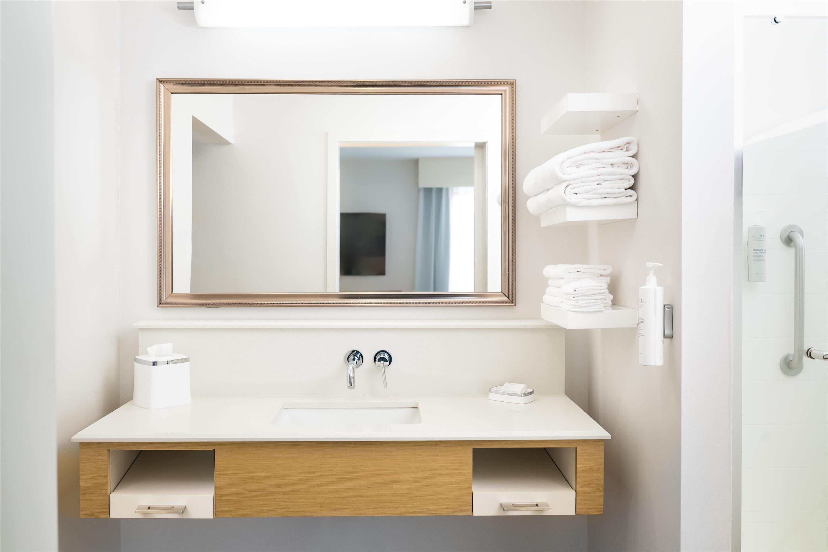 Guest room bath