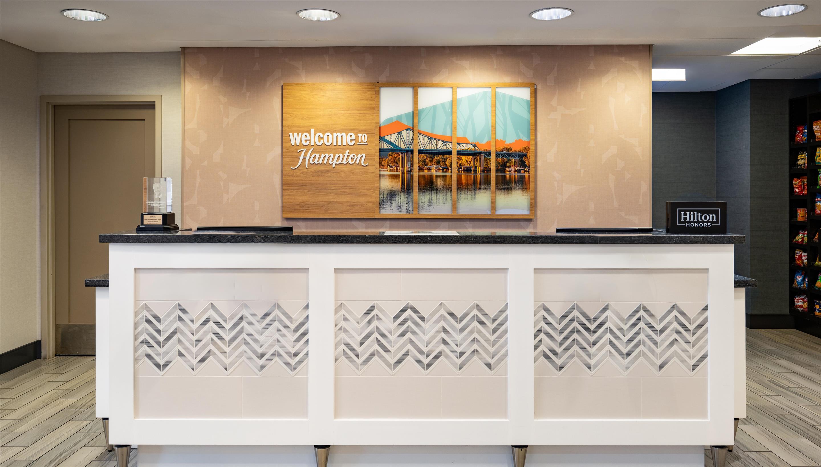 Reception | Hampton Inn & Suites La Crosse Downtown