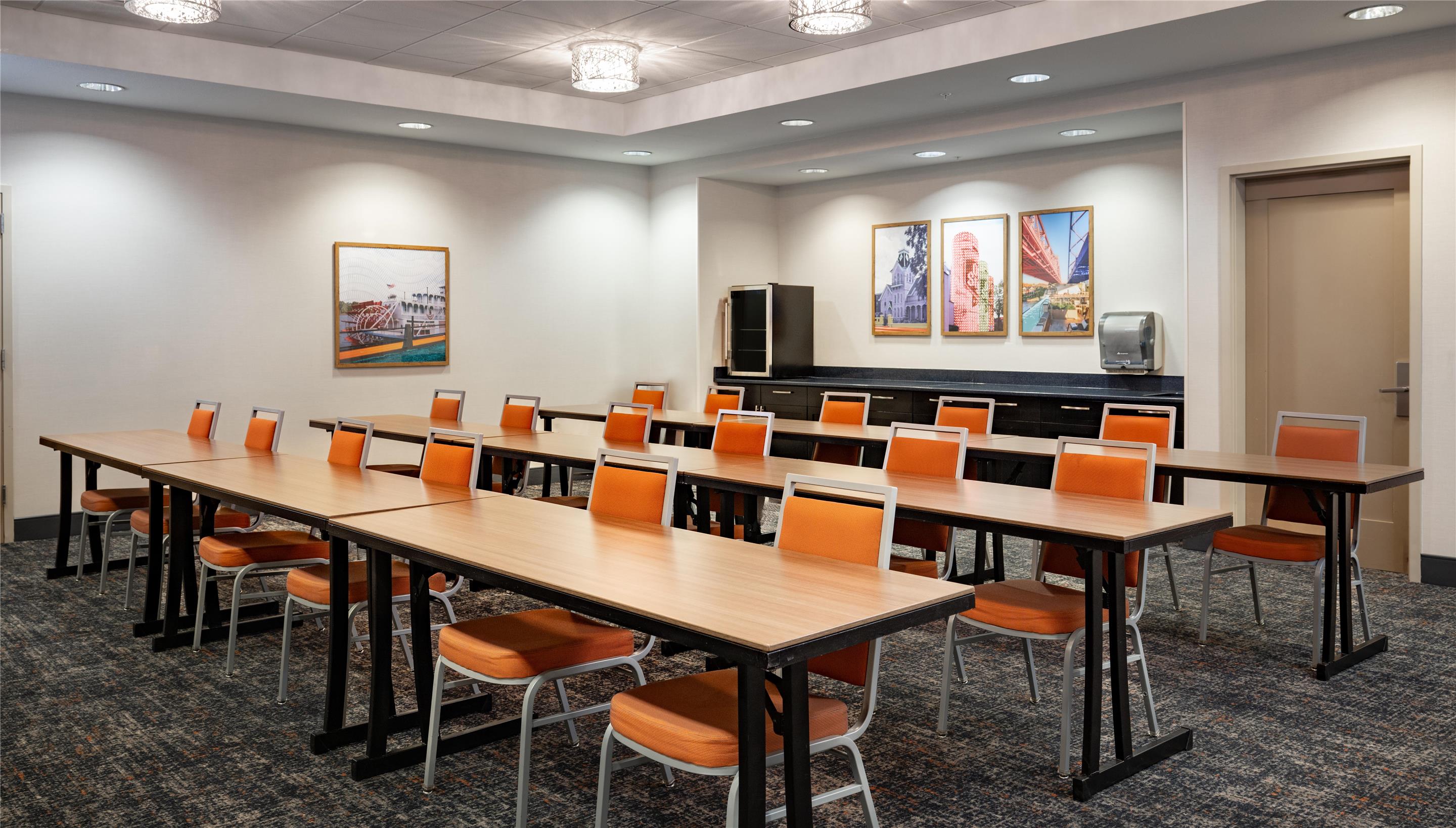 Meeting Room | Hampton Inn & Suites La Crosse Downtown