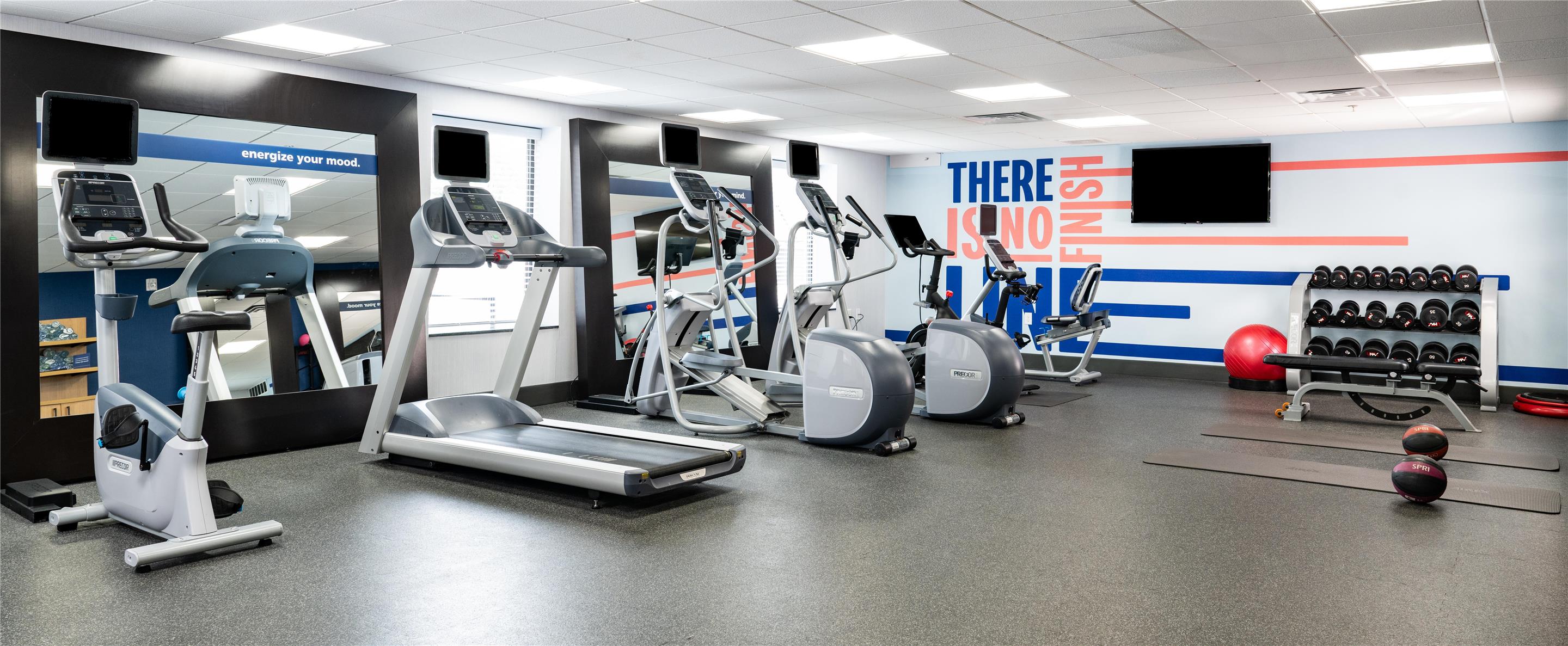 Health club fitness center gym | Hampton Inn & Suites La Crosse Downtown