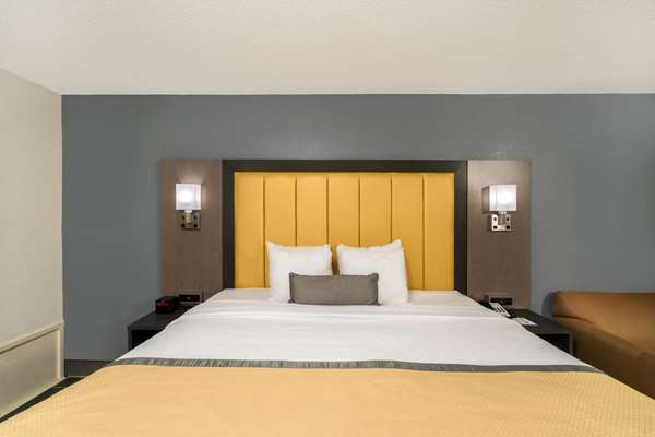 Suite - Baymont Inn & Suites Franklin - I-65, Exit 65