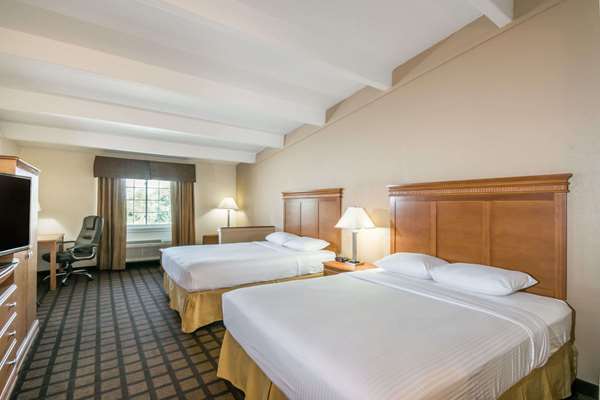  - Super 8 Beaumont - I-10, Exit 851