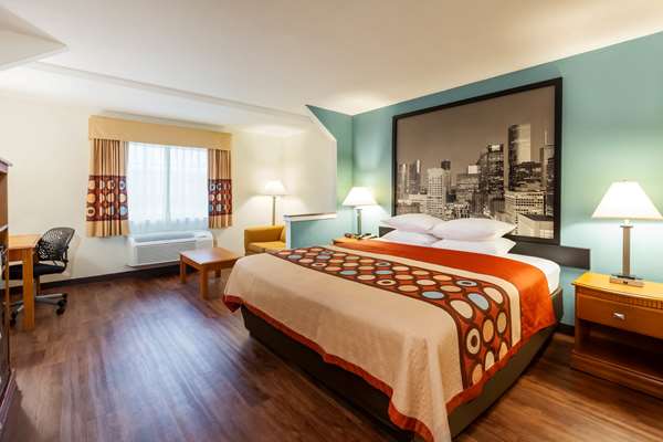  - Super 8 Beaumont - I-10, Exit 851