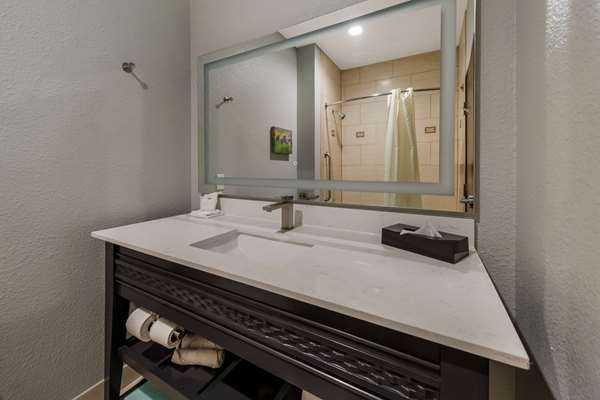  - Best Western Bowie Inn & Suites