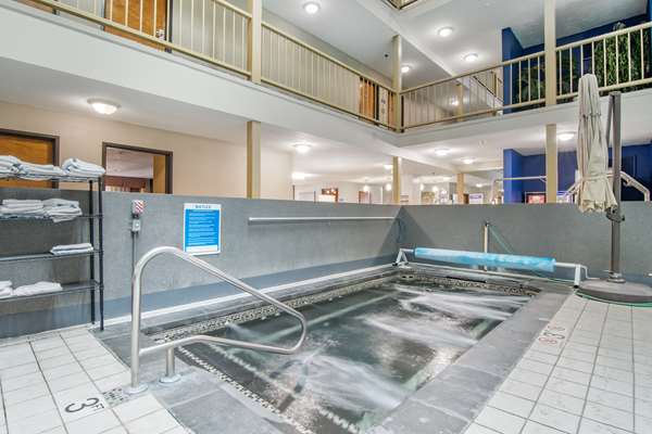 Pool - Best Western on the River Hotel Hannibal