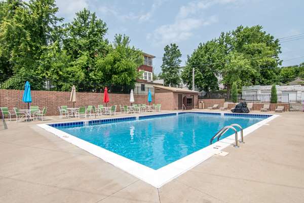 Pool - Best Western on the River Hotel Hannibal