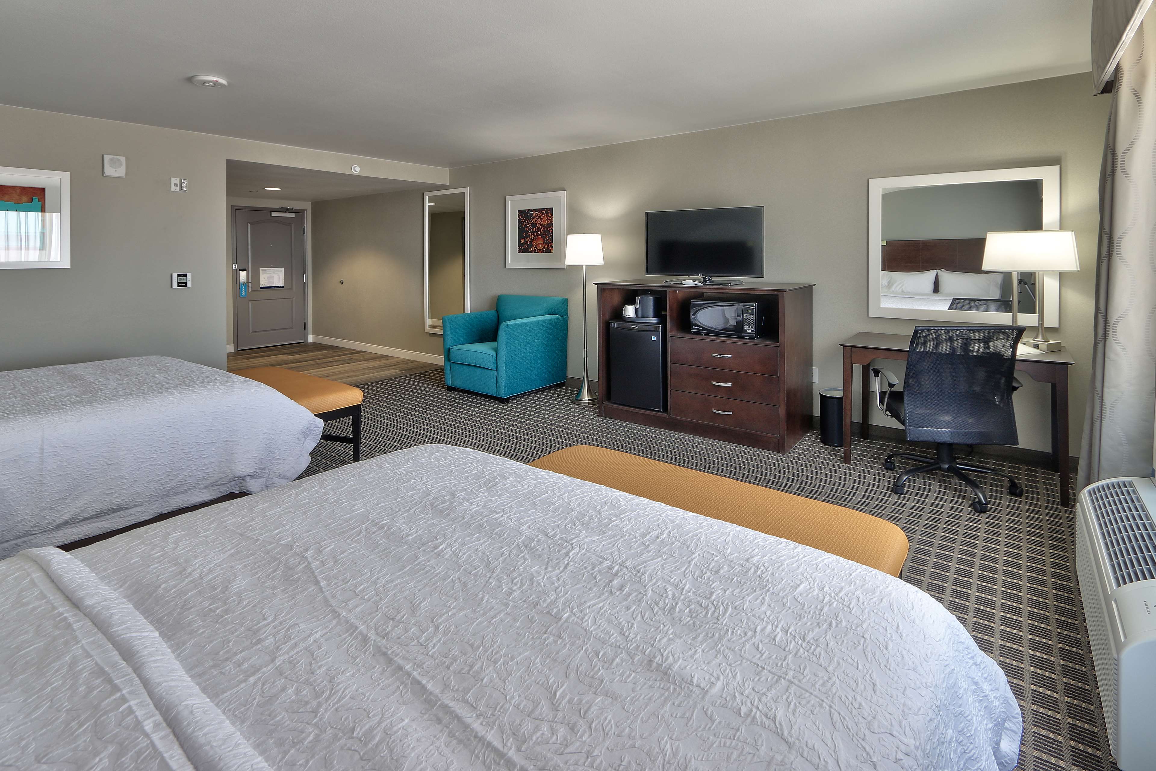 Hampton Inn & Suites by Hilton Albuquerque Airport Room Type - 2QN MOB HEARING ACC TUB NS