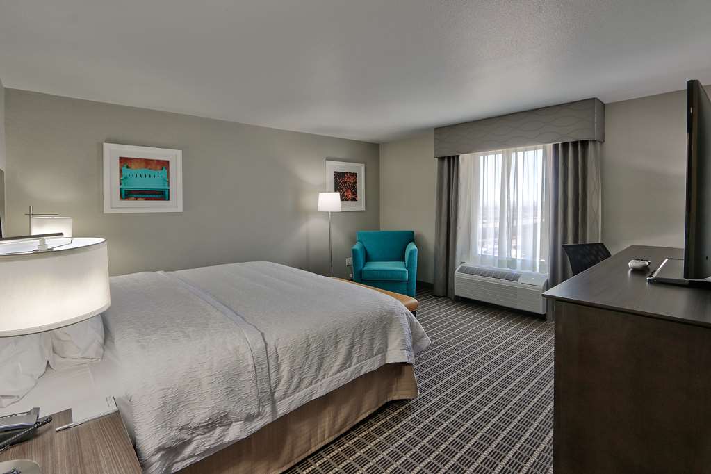 Hampton Inn & Suites by Hilton Albuquerque Airport Room Type - 1KNG MOB HEAR ACC W TUB NS