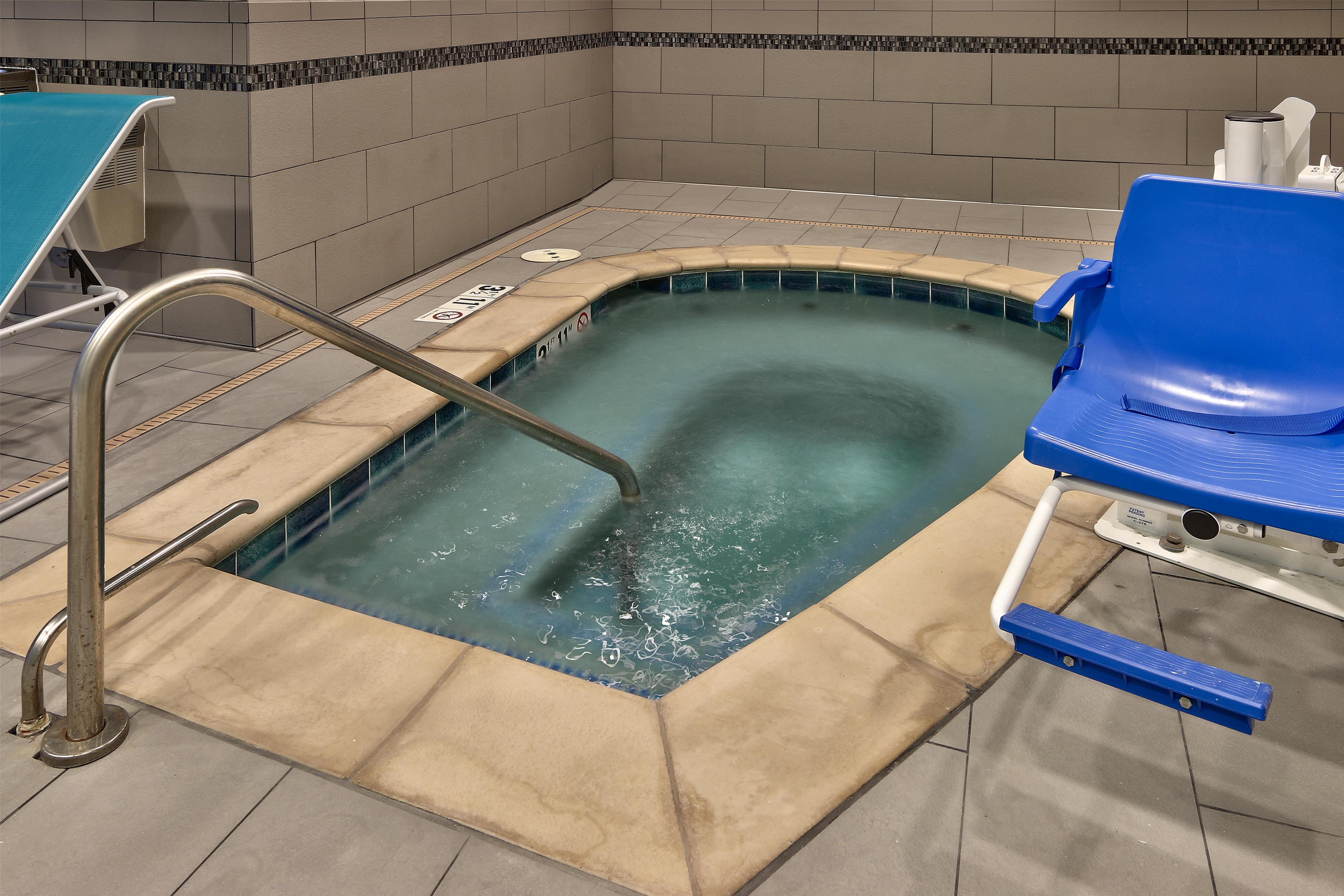 Pool | Hampton Inn & Suites Albuquerque Airport