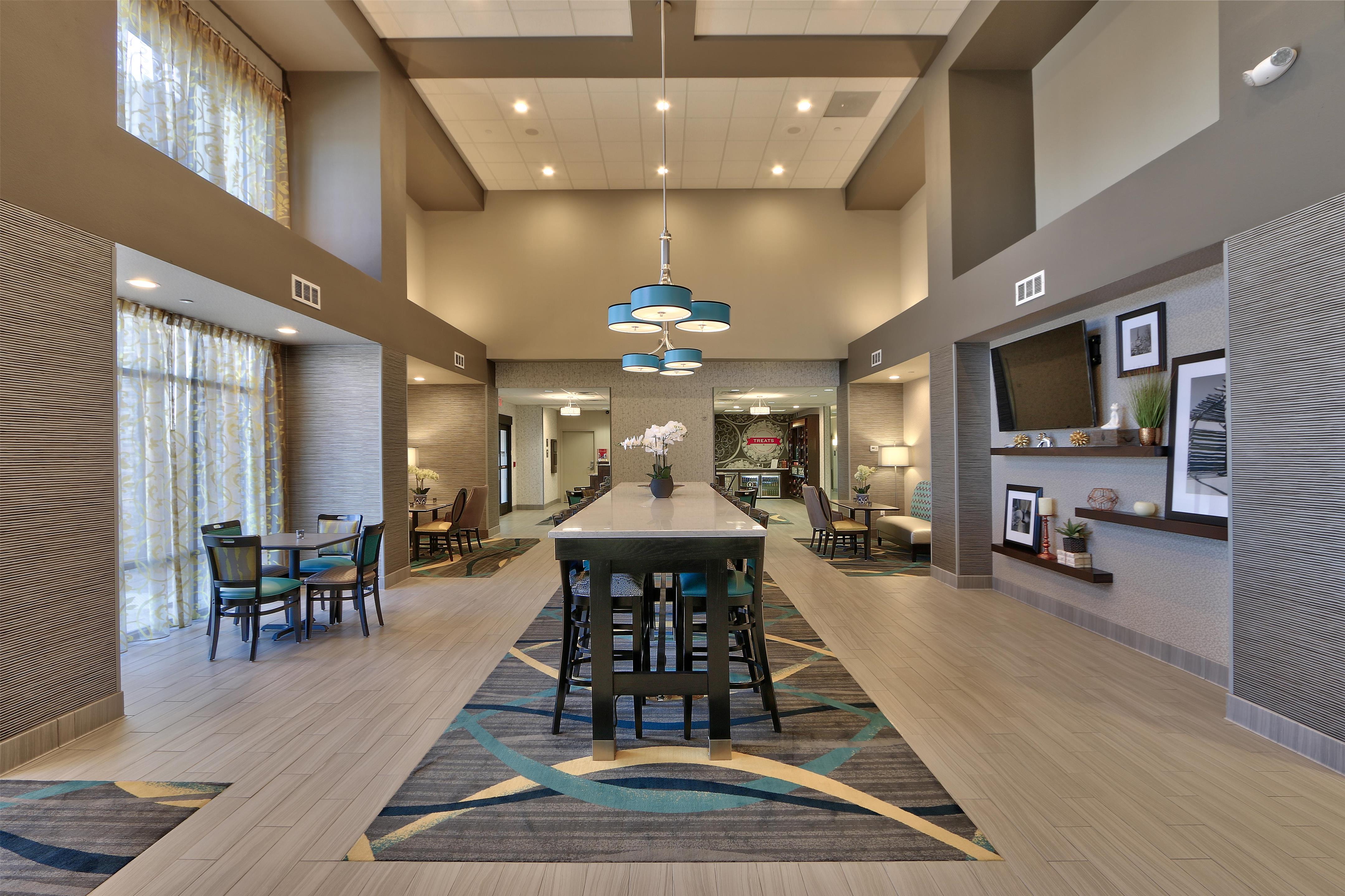 Restaurant | Hampton Inn & Suites Albuquerque Airport