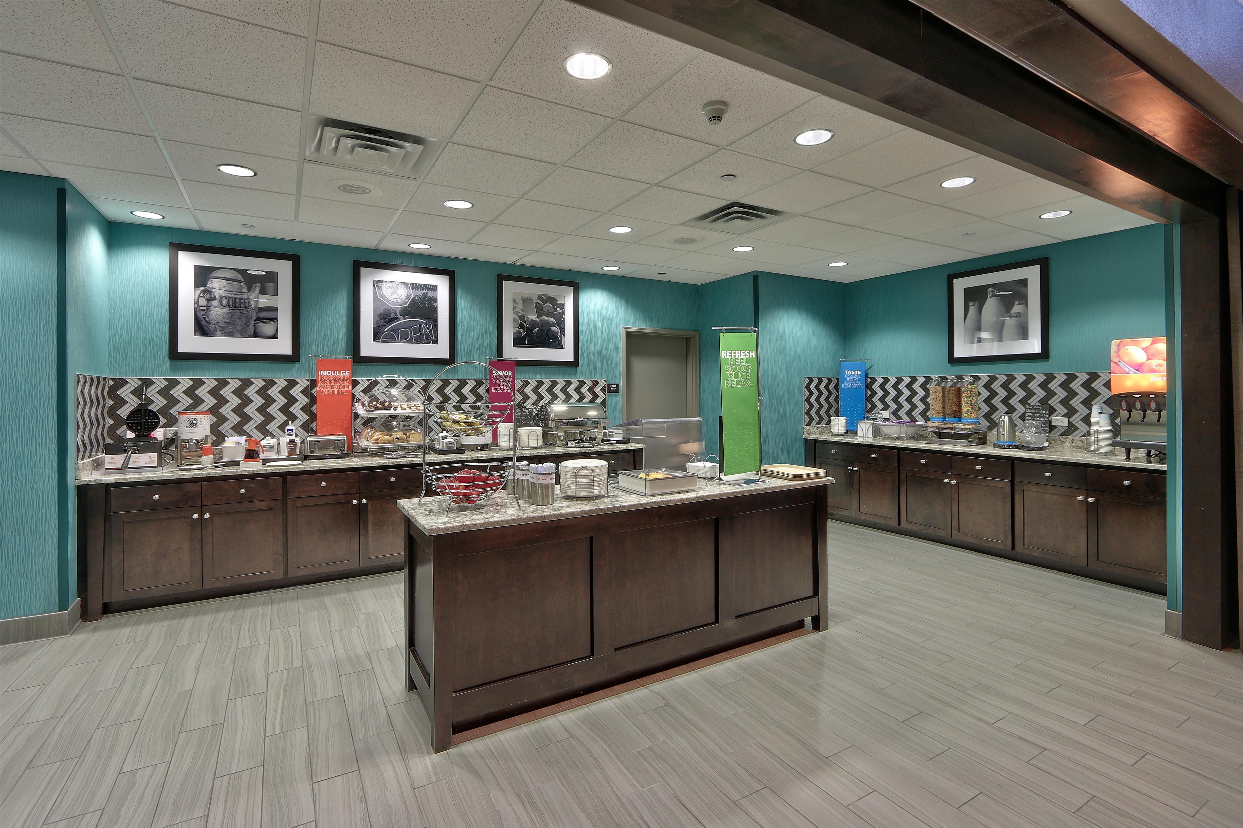 Restaurant | Hampton Inn & Suites Albuquerque Airport