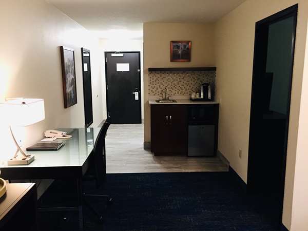 Suite - Best Western Plus Portland Airport Hotel & Suites - I-205, Exit 24