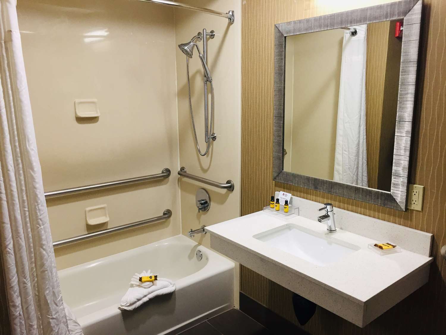 Best Western Plus Portland Airport Hotel & Suites I205, Exit 24, OR