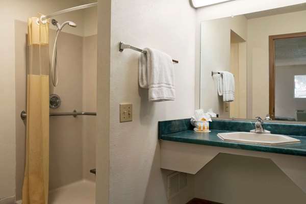  - Days Inn Huntington - I-64, Exit 15