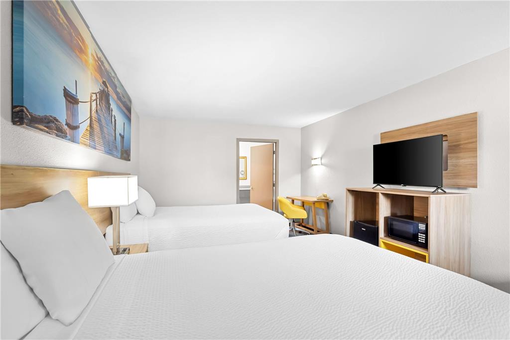 DAYS INN BY WYNDHAM HUNTINGTON-guestroom-Guest Room,On-Site,Double Room.jpg