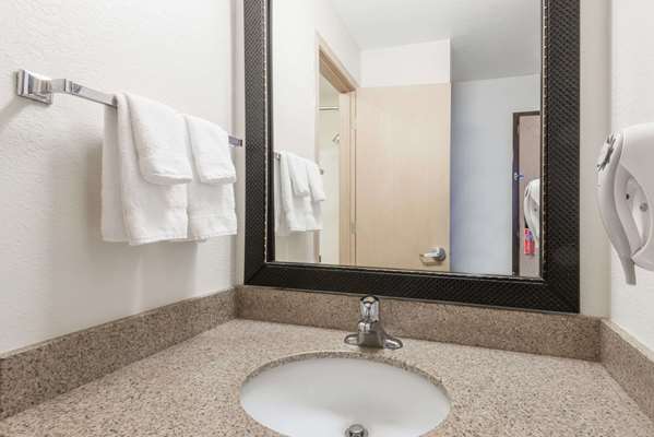  - Baymont Inn & Suites Santa Fe