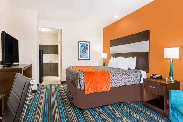  - Days Inn & Suites Katy - I-10, Exit 746