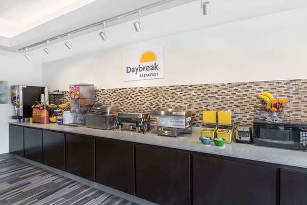  - Days Inn & Suites Katy - I-10, Exit 746