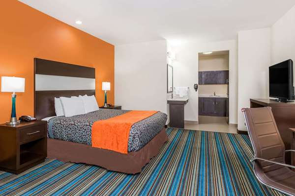  - Days Inn & Suites Katy - I-10, Exit 746