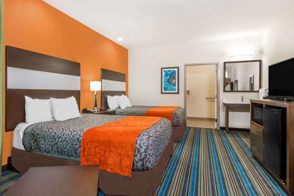  - Days Inn & Suites Katy - I-10, Exit 746