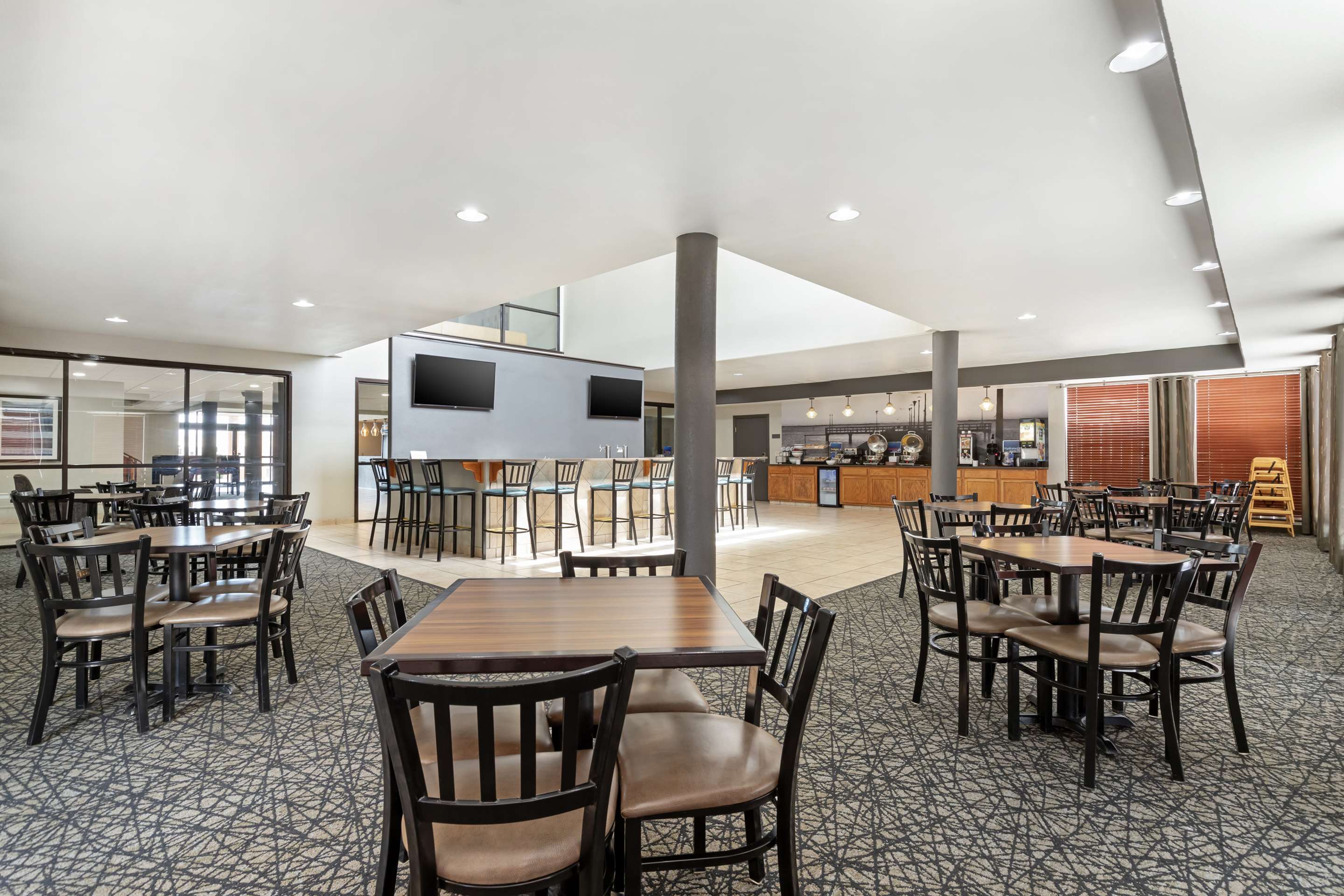 Breakfast Area | Best Western Northwest Corpus Christi Inn & Suites