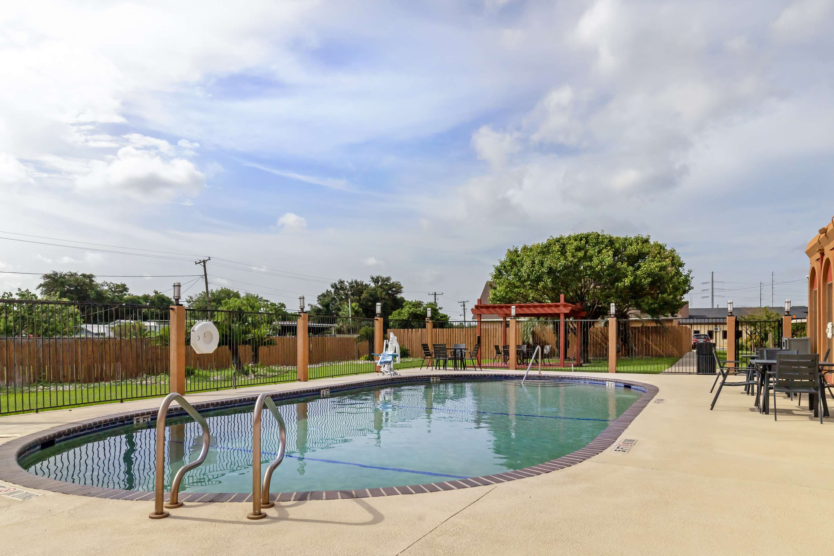 Outdoor Pool | Best Western Northwest Corpus Christi Inn & Suites