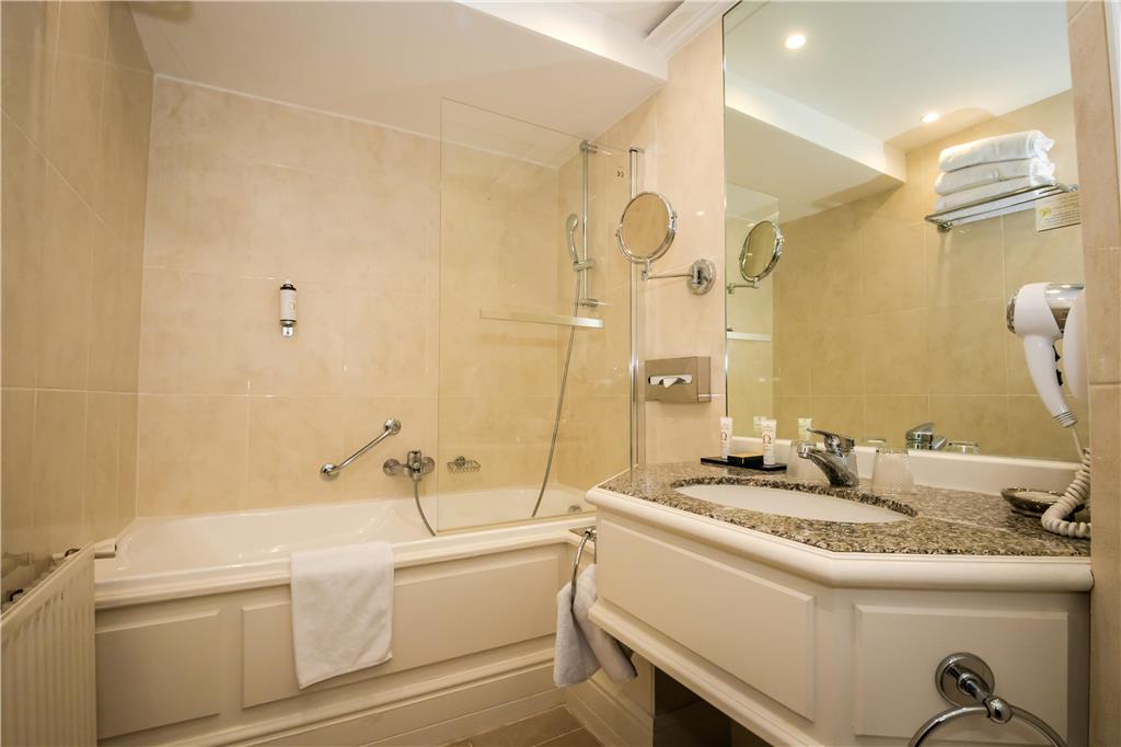 Ch teau de Sully-guestroom-Guest Room,Bathroom,On-Site.jpg