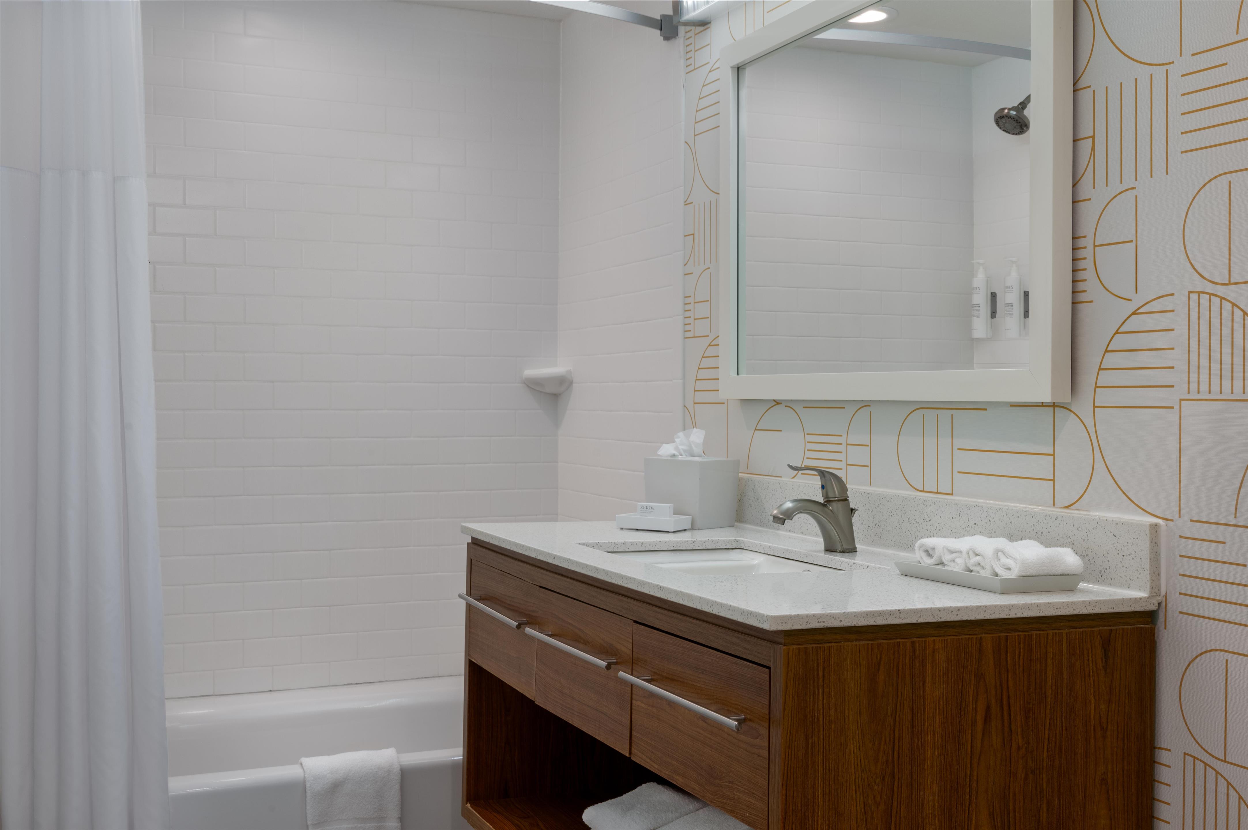 Guest room bath