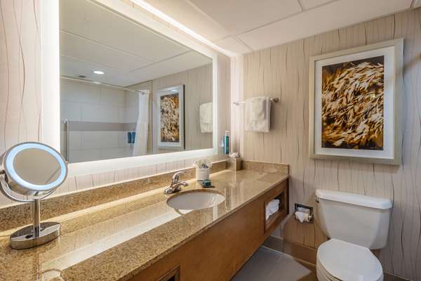  - DoubleTree by Hilton Hotel Lawrence - I-70, Exit 202