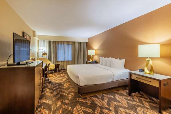  - DoubleTree by Hilton Hotel Lawrence - I-70, Exit 202