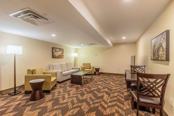  - DoubleTree by Hilton Hotel Lawrence - I-70, Exit 202