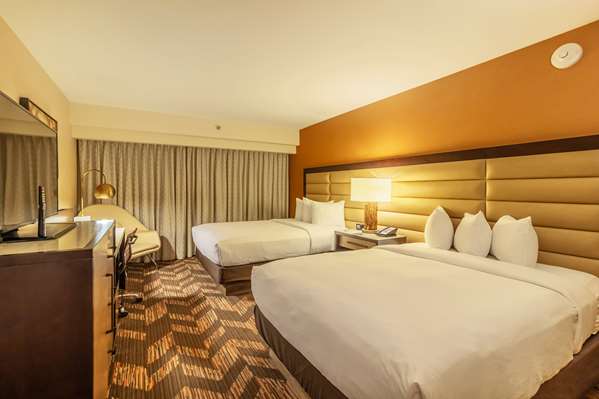  - DoubleTree by Hilton Hotel Lawrence - I-70, Exit 202