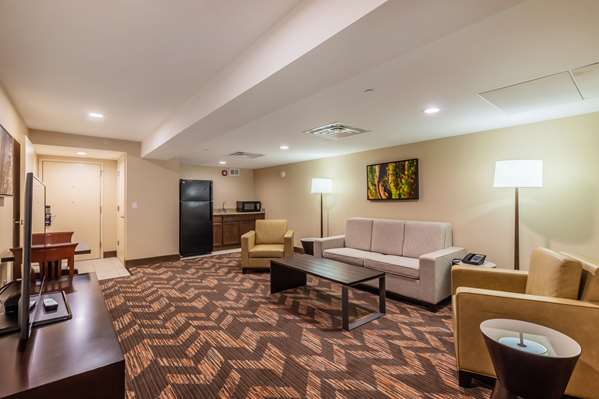  - DoubleTree by Hilton Hotel Lawrence - I-70, Exit 202