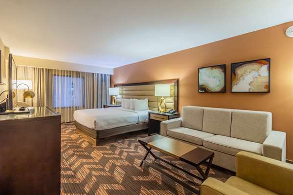  - DoubleTree by Hilton Hotel Lawrence - I-70, Exit 202