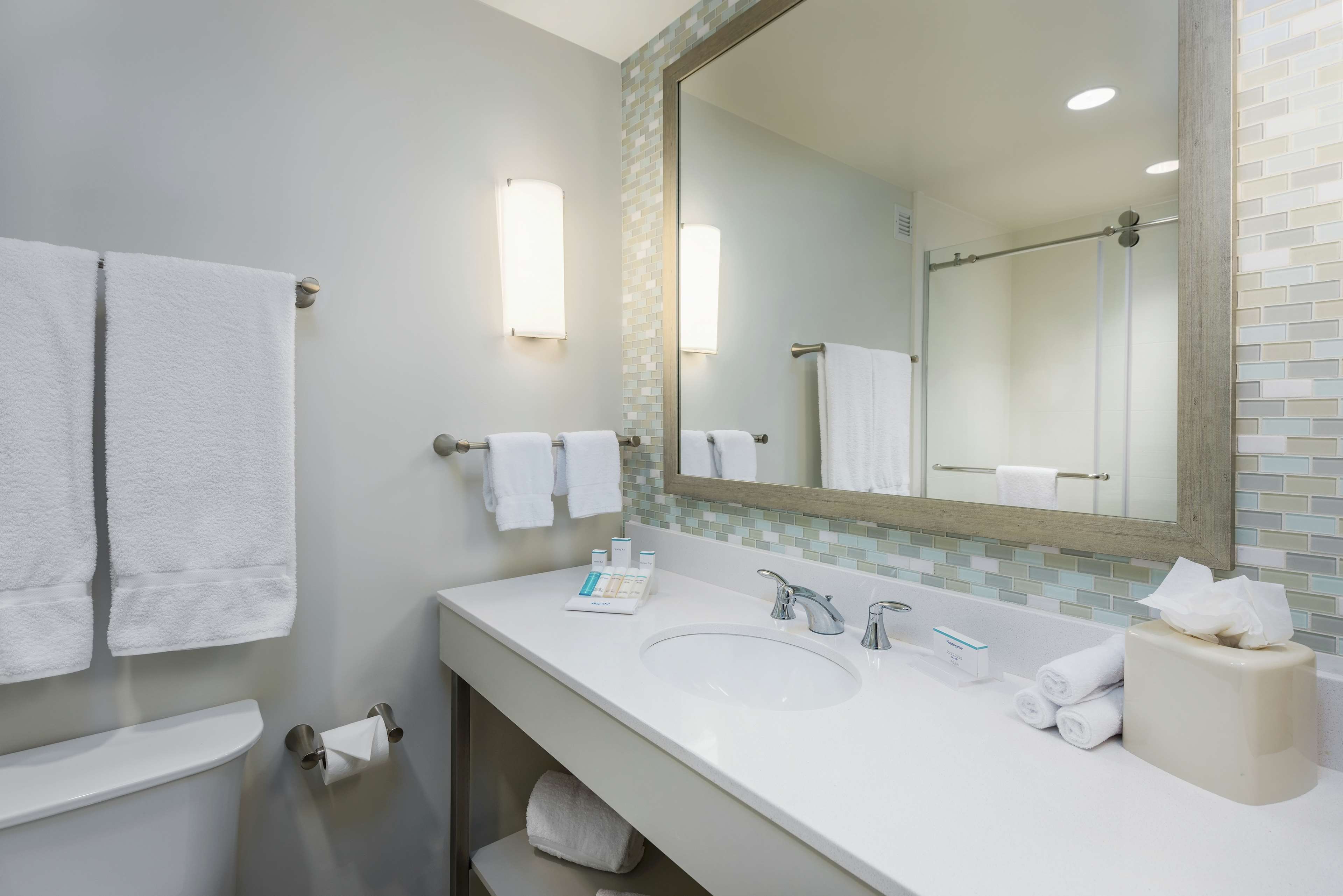 Hilton Garden Inn Miami Dolphin Mall Room Type - 1 KING HEARING ACCESSIBLE Hilton Garden Inn Miami Dolphin Mall Room Type - 1 KING HEARING ACCESSIBLE