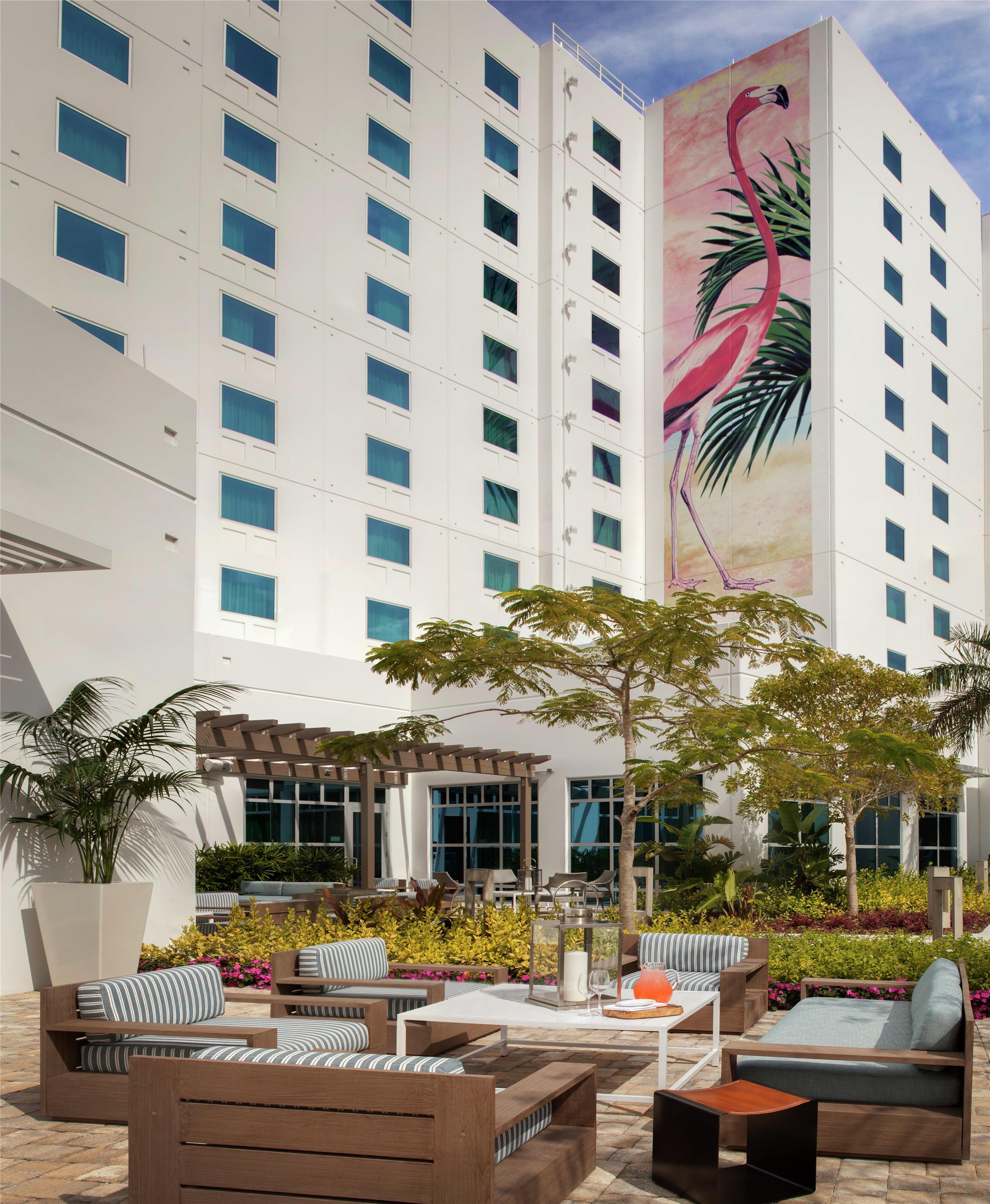 Exterior | Hilton Garden Inn Miami Dolphin Mall