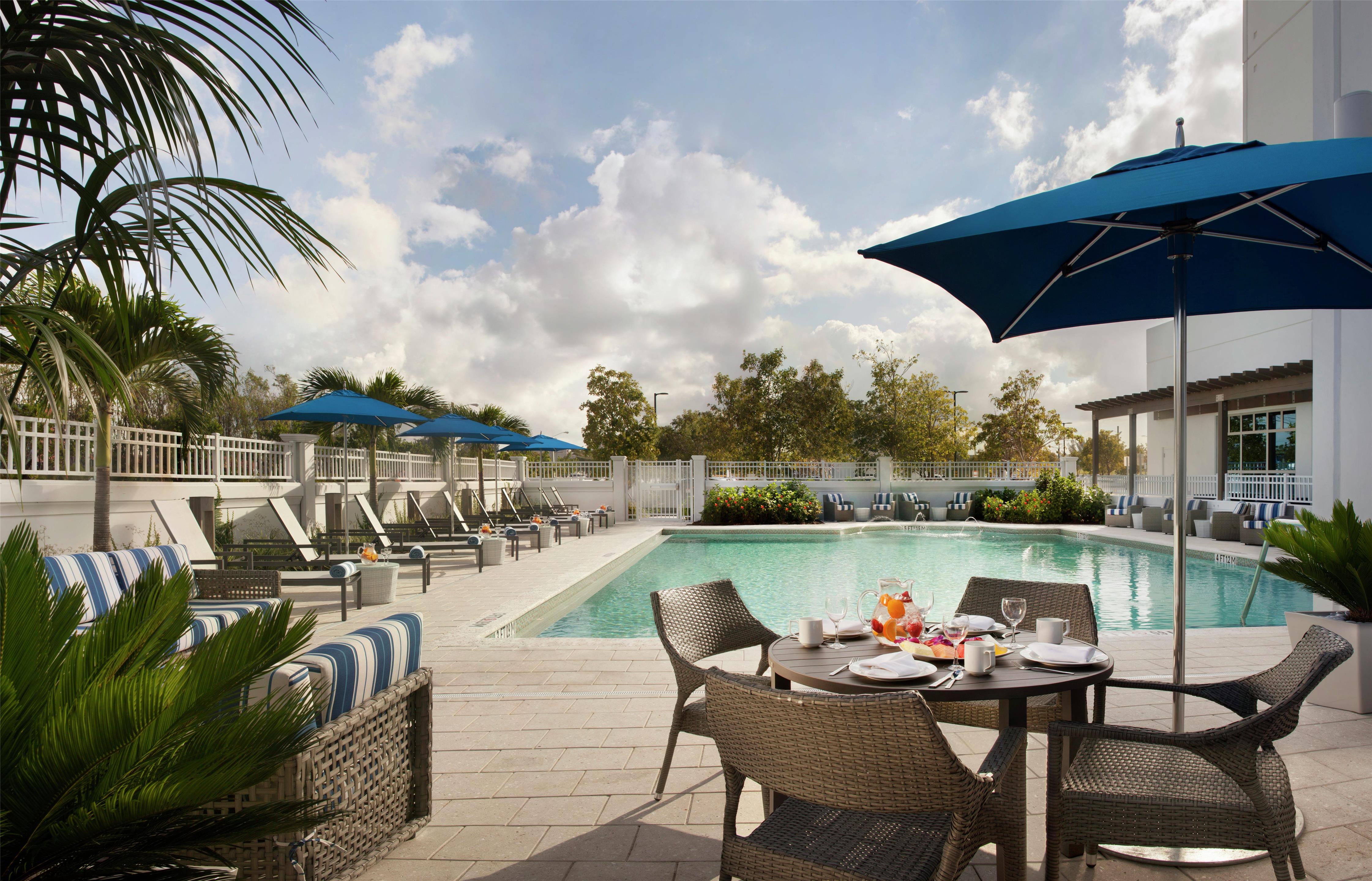 Pool | Hilton Garden Inn Miami Dolphin Mall