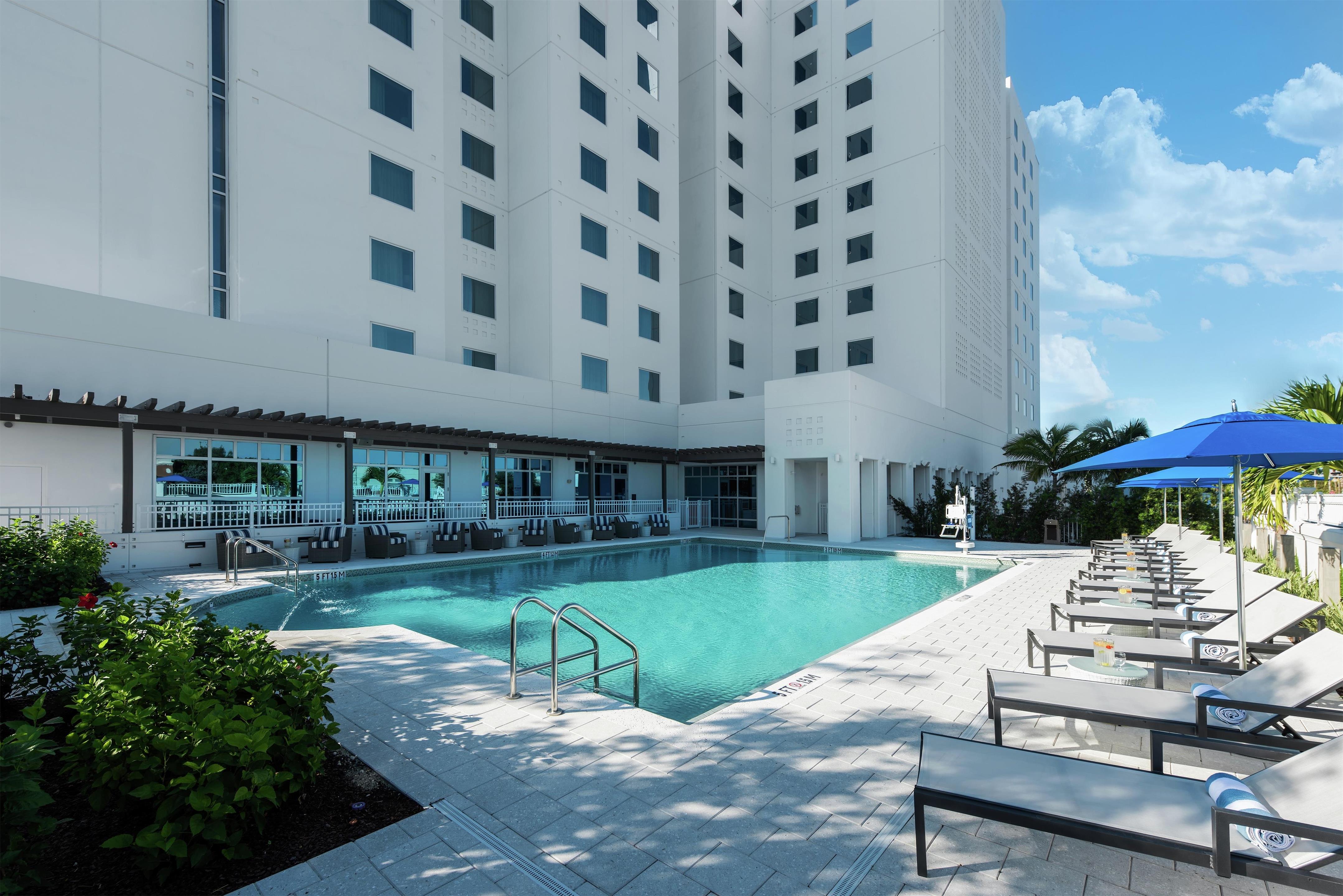 Pool | Hilton Garden Inn Miami Dolphin Mall