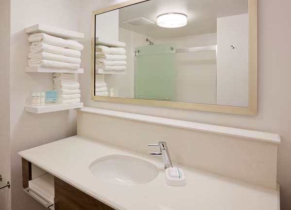  - Hampton Inn West Bloomington