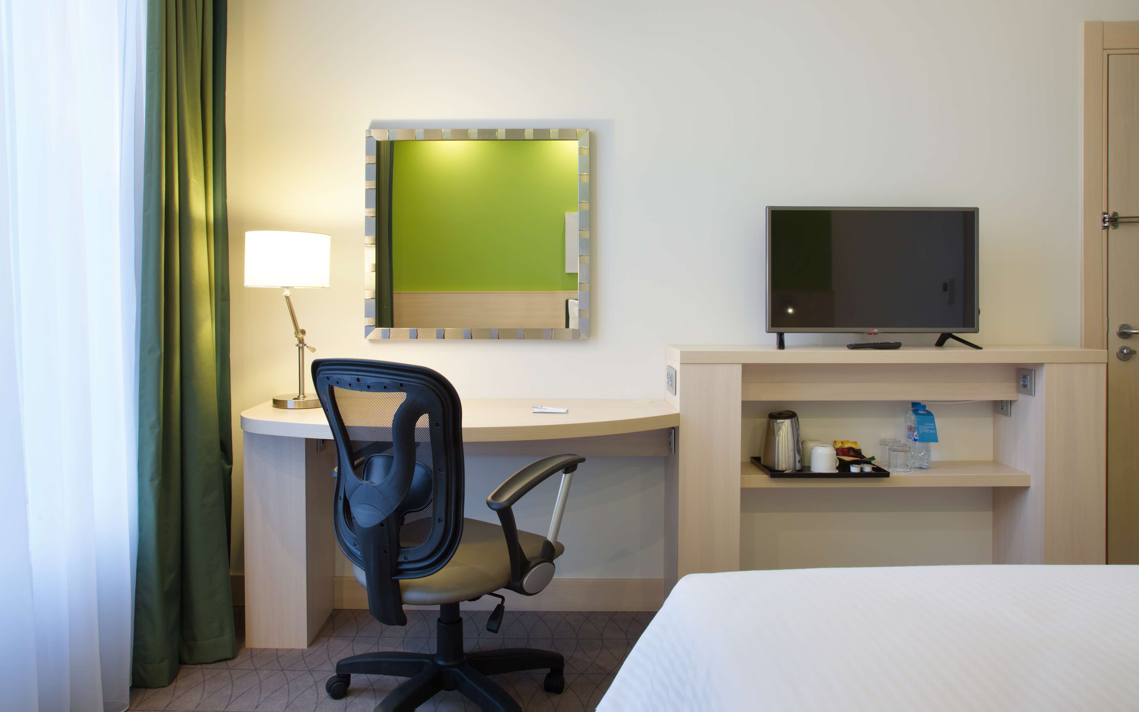 HAMPTON BY HILTON MINSK CITY CENTRE Room Type - KING ROOM NON SMOKING