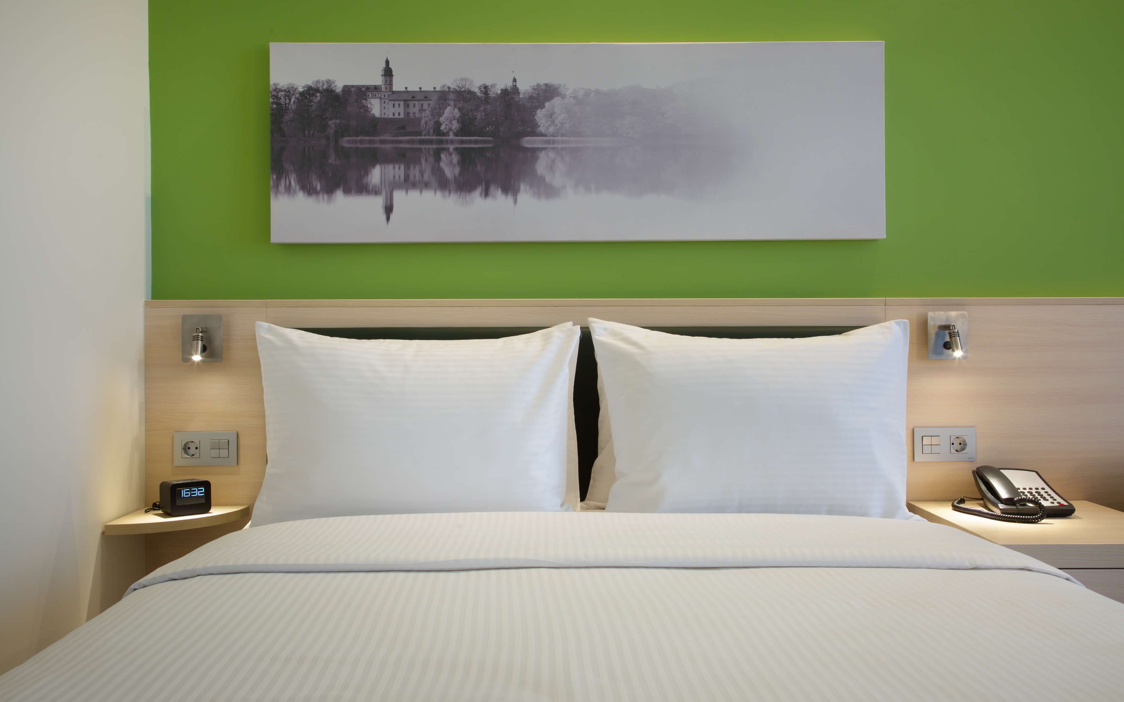 HAMPTON BY HILTON MINSK CITY CENTRE Room Type - QUEEN ACCESSIBLE ROOM NS
