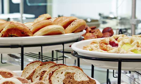 Amenities - Hilton Garden Inn Phoenix - I-10, Exit 144