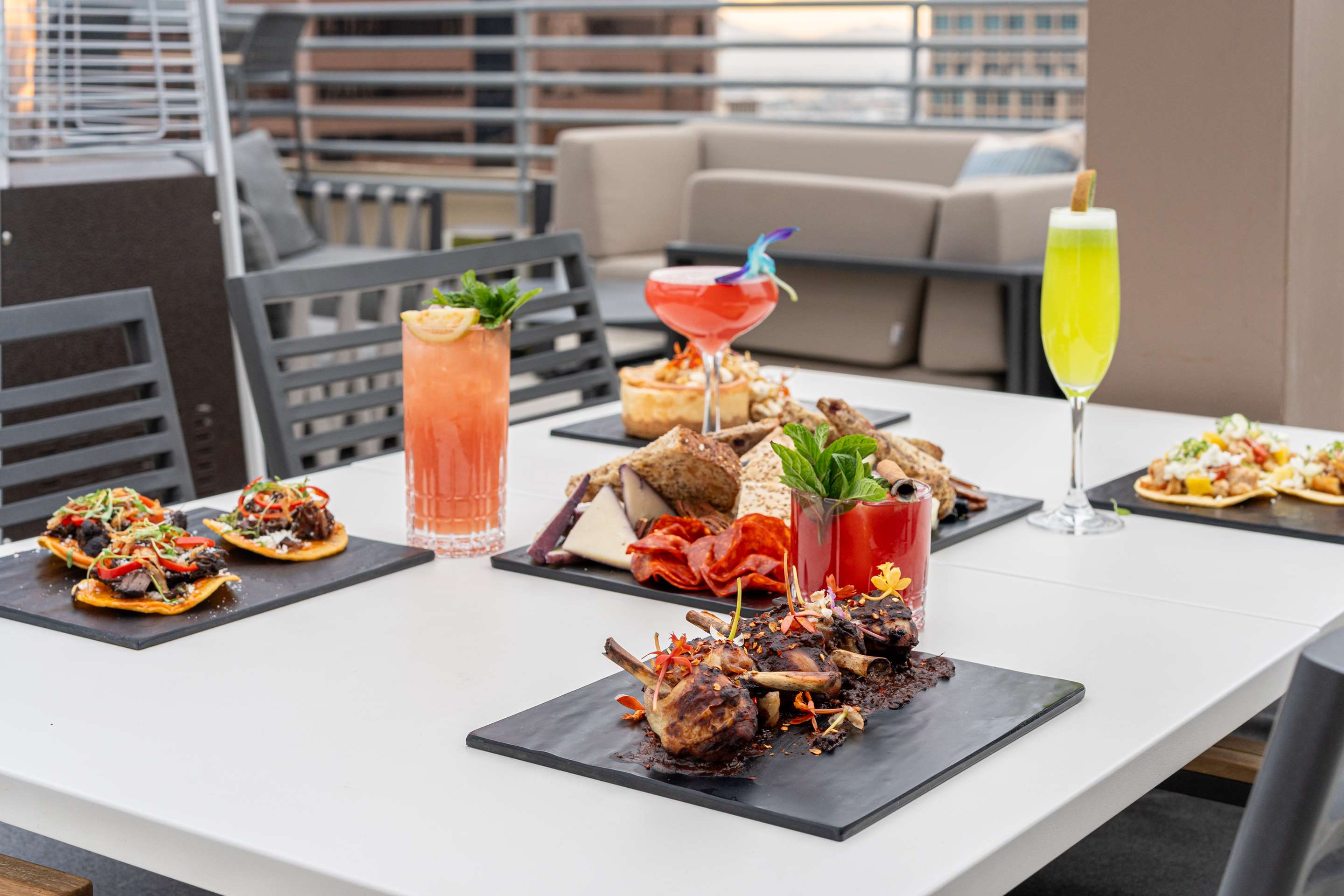 Restaurant | Hilton Garden Inn Phoenix Downtown
