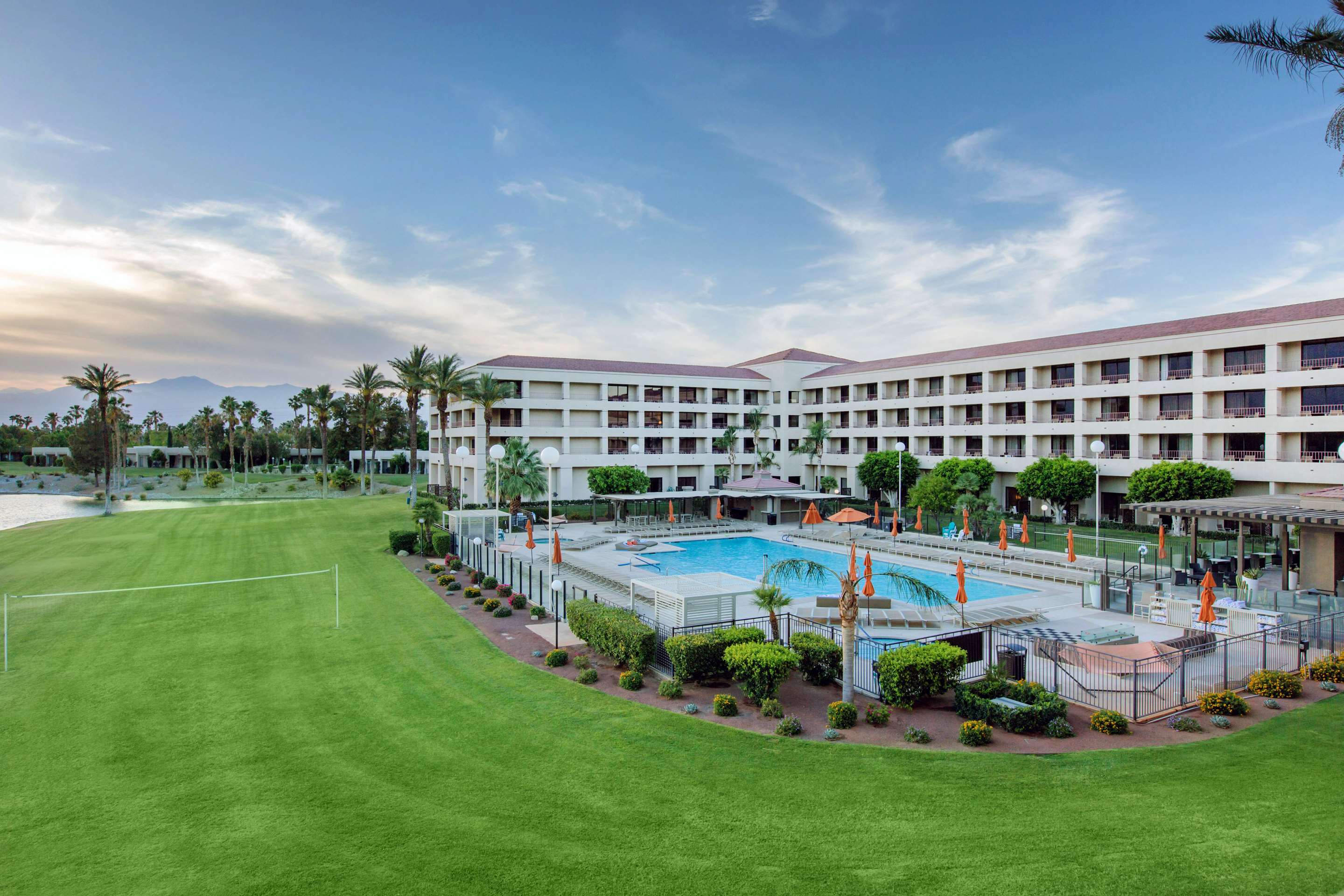 Pool | DoubleTree by Hilton Hotel Golf Resort Palm Springs