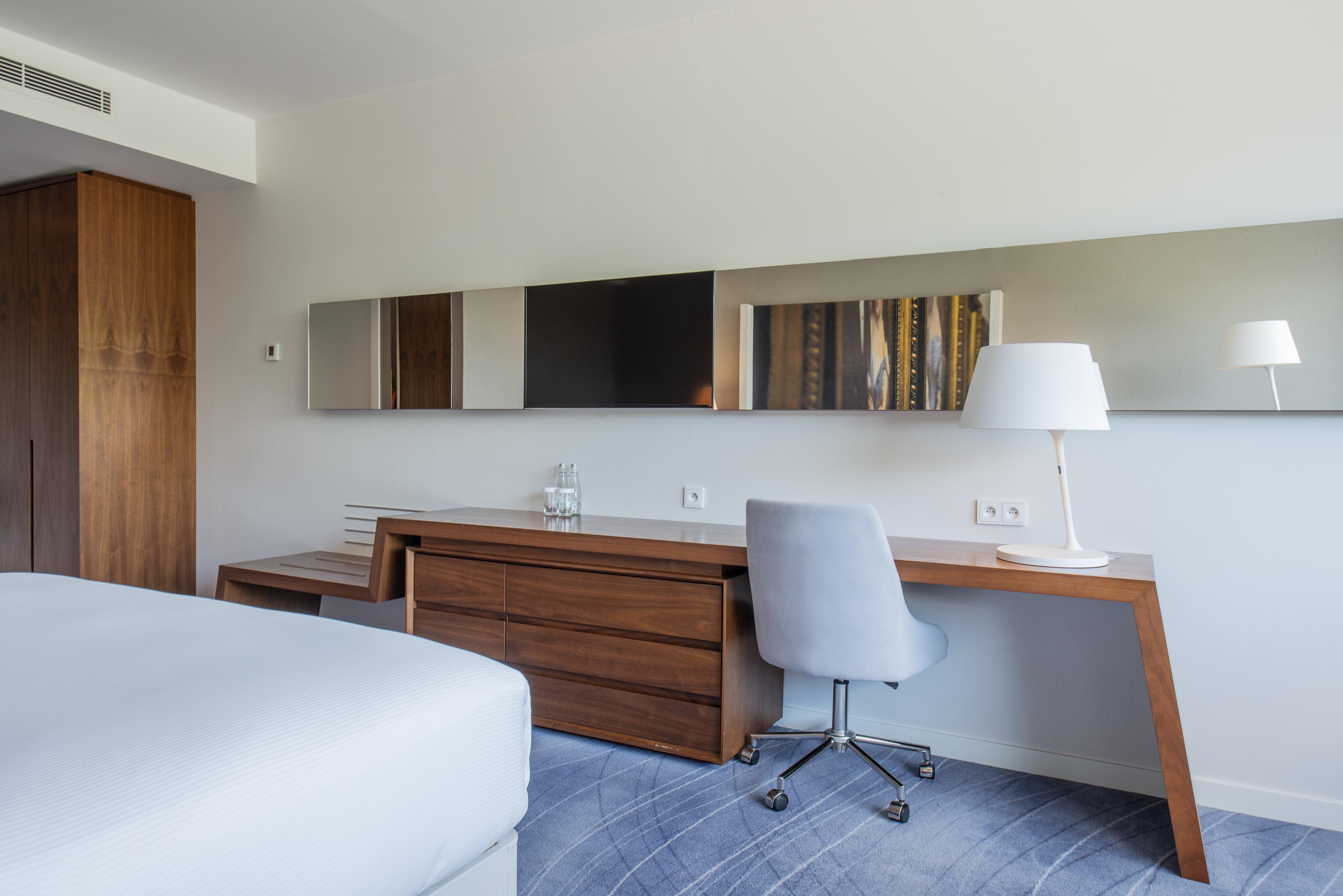 DoubleTree by Hilton Hotel Wroclaw Room Type - KING EXECUTIVE ROOM